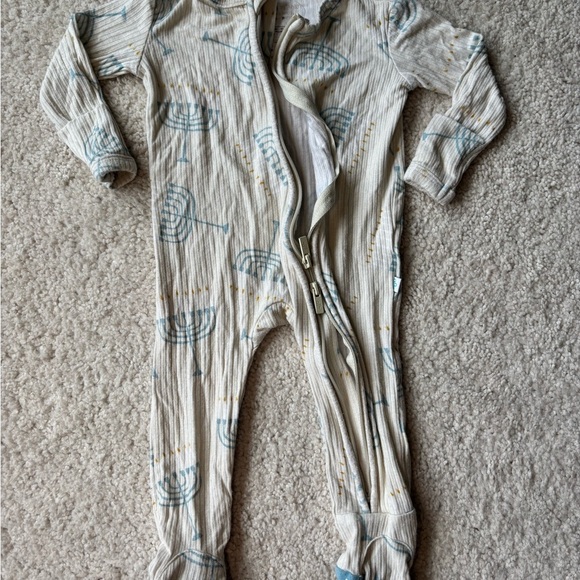 Posh Peanut Chanukah Pajama 2 way zipper footie size 0-3m - Picture 7 of 13